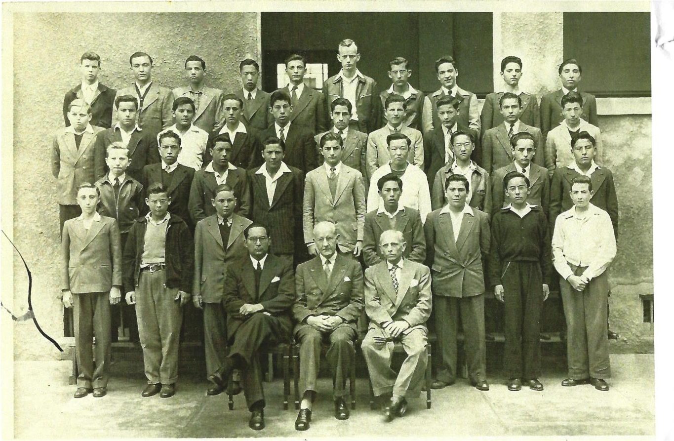 Promoción 1949 Colegio Anglo Peruano, figuran Eric Topf, Efrain Kleinerman, Azi Wolfenson, José Levy, Alex Halberstein, José Rosco y Vaimberger, en 1948.