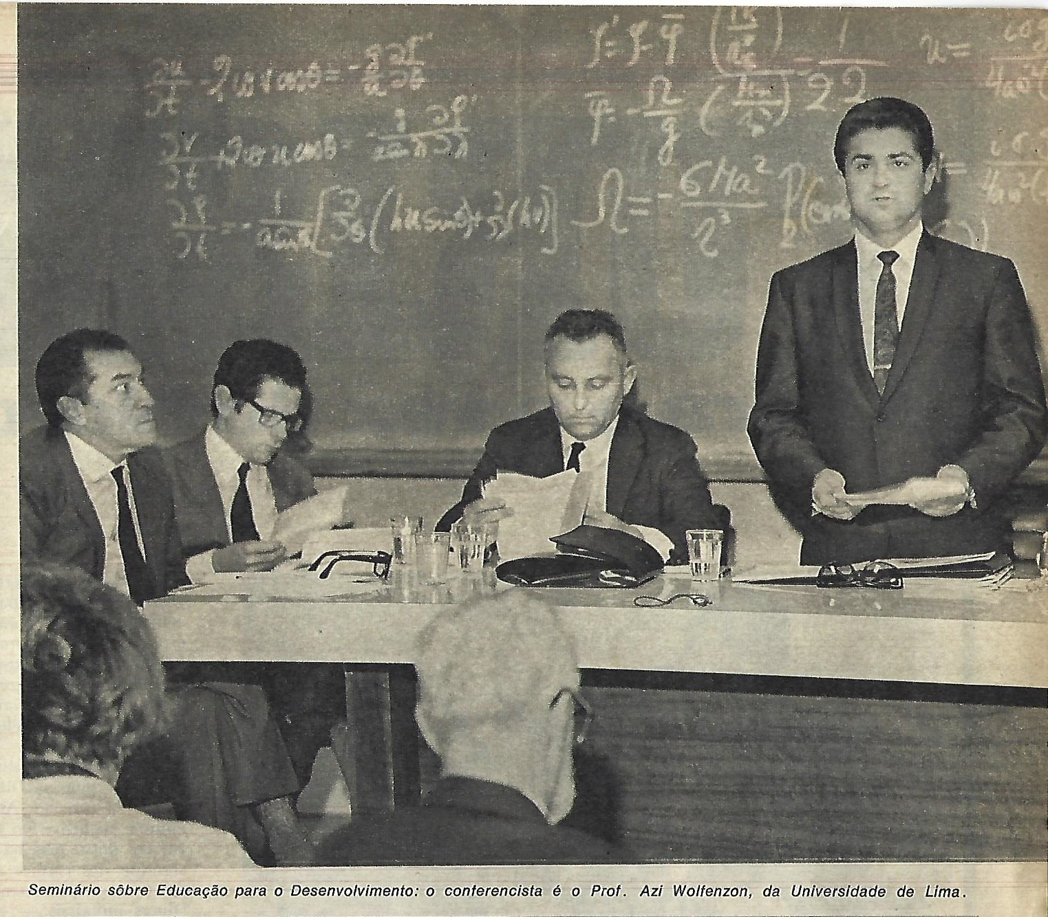 Azi Wolfenson,  Seminario Ciencias Instituto Weisman de Ciencias, Israel en Rio de Janeiro, Brasil Mayo 1968, a su derecha el General Amos Choref, Rector del Technológico de Haifa, Israel